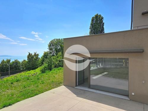 Bien moderne avec vue lac